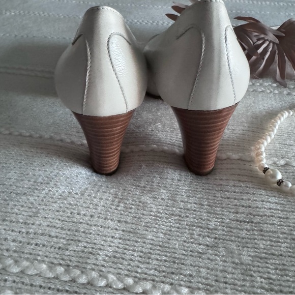 Taryn Rose Cream All Leather Block Heel Pumps Size Euro 39.5 Us 9 - Picture 7 of 16